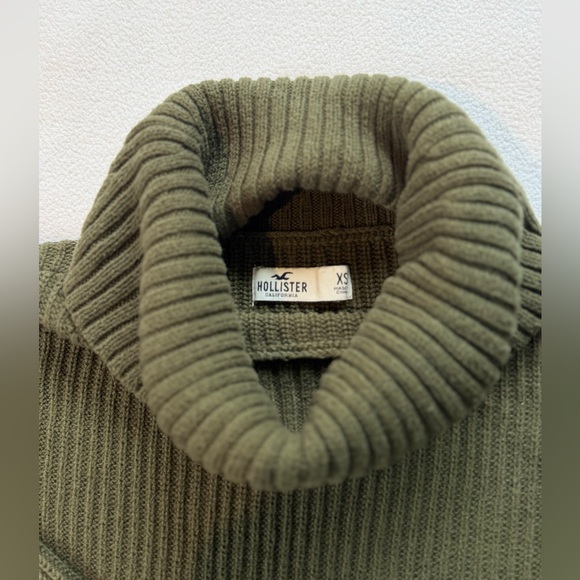 Hollister Dark Olive Turtleneck Sweater (XS) - Picture 4 of 4